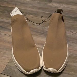Slip on causal shoes